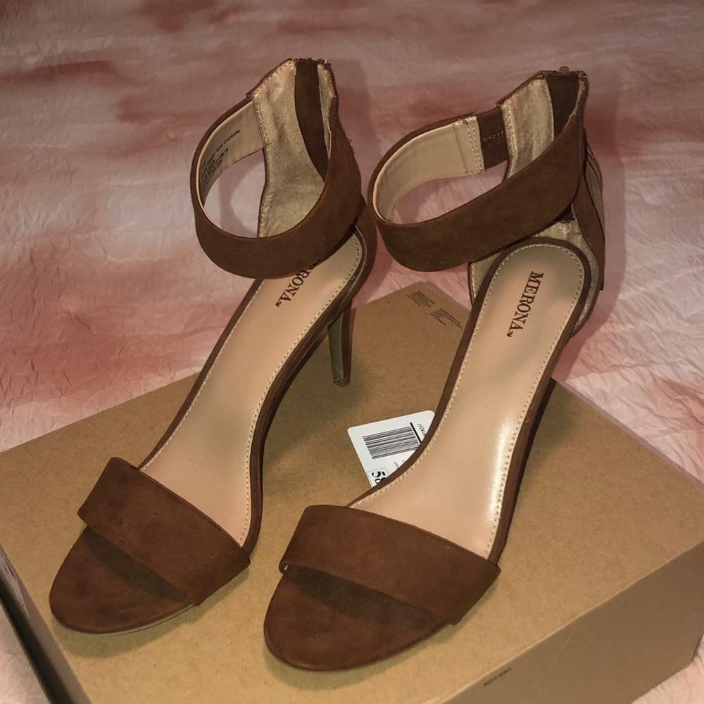 Super cute brown sandals for sale😍